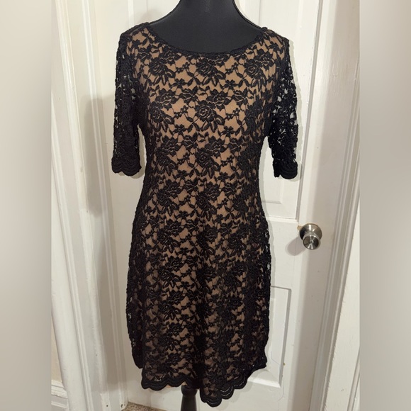 connected apparel Dresses & Skirts - Women’s‎ size 10 Connected Apparel Black Lace Midi Dress